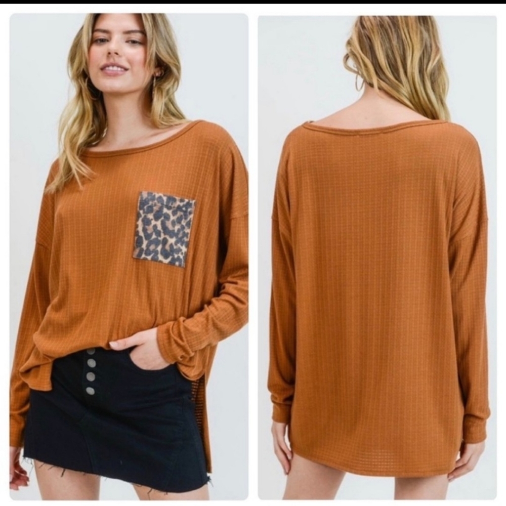 🔥$5🔥RIBBED TOP W/ LEOPARD PRINT PATCH POCKET- - Picture 2 of 4